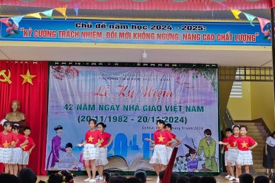 hoạt động chào mừng 42 năm ngày Nhà giáo Việt Nam tại trường TH Nguyễn Du huyện Cư Kuin
